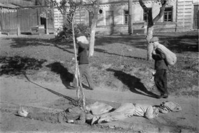 Babi-Yar locals look at the dead on the streets of Kiev